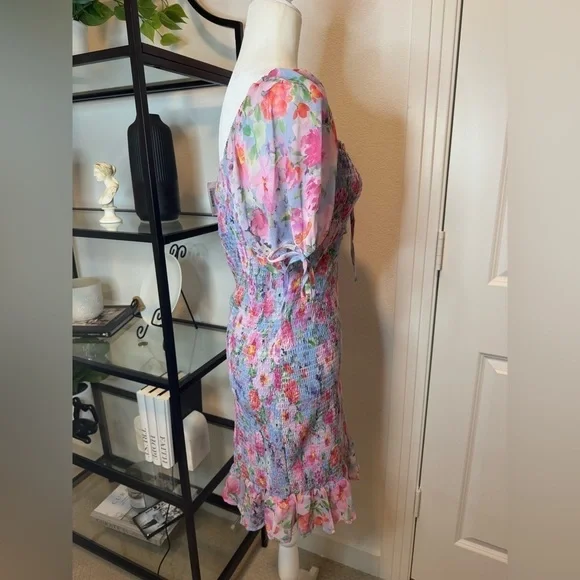 NWT LOST + WANDER Sweet Summer Floral Smocked Mini Dress Size L Blue Floral - Picture 4 of 8